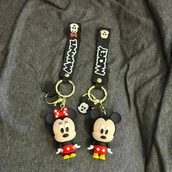 Mickey and Minnie key chain - Picture 1 of 5